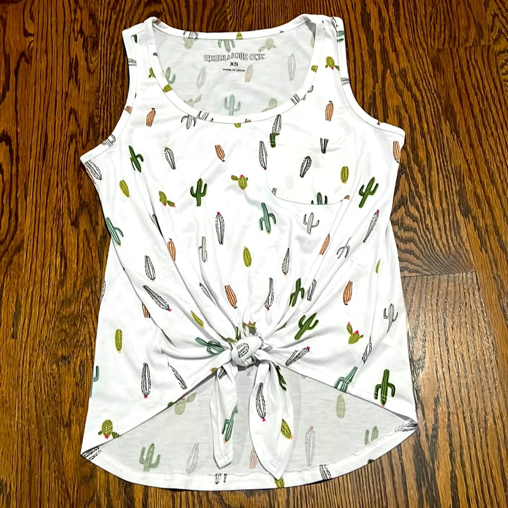 NWOT Cactus Print knotted bottom tank XS